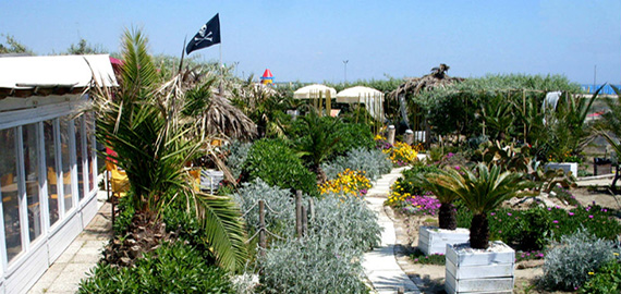 il giardino del Malaika visto dall'alto panoramica giardino