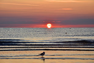 spettacolare tramonto in spiaggia tramonto a marina romea